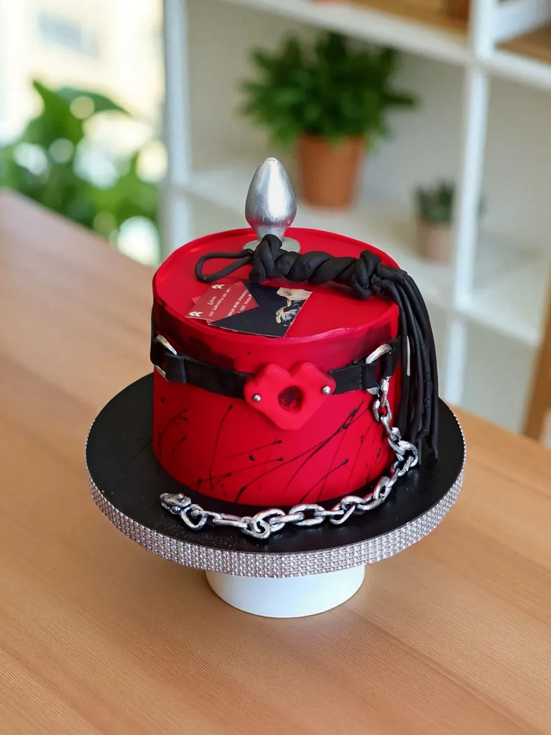 Жіночий торт Кривий Ріг, торт для жінки, торт на замовлення.