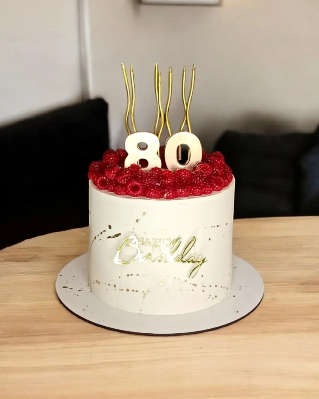 Жіночий торт Кривий Ріг, торт для жінки, торт на замовлення.