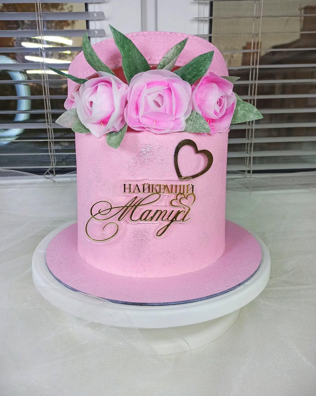 Жіночий торт Кривий Ріг, торт для жінки, торт на замовлення.